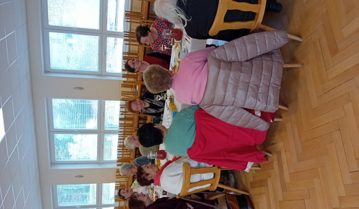 Posedenie pre starších - október 2025