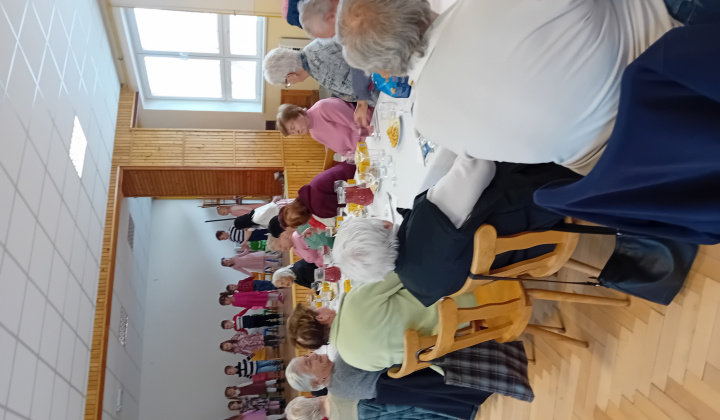 Posedenie pre starších - október 2025