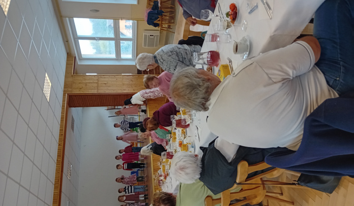 Posedenie pre starších - október 2025