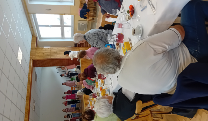 Posedenie pre starších - október 2025