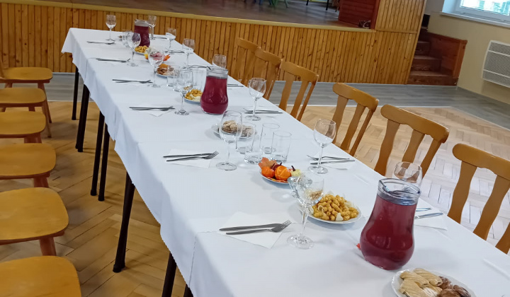 Posedenie pre starších - október 2025